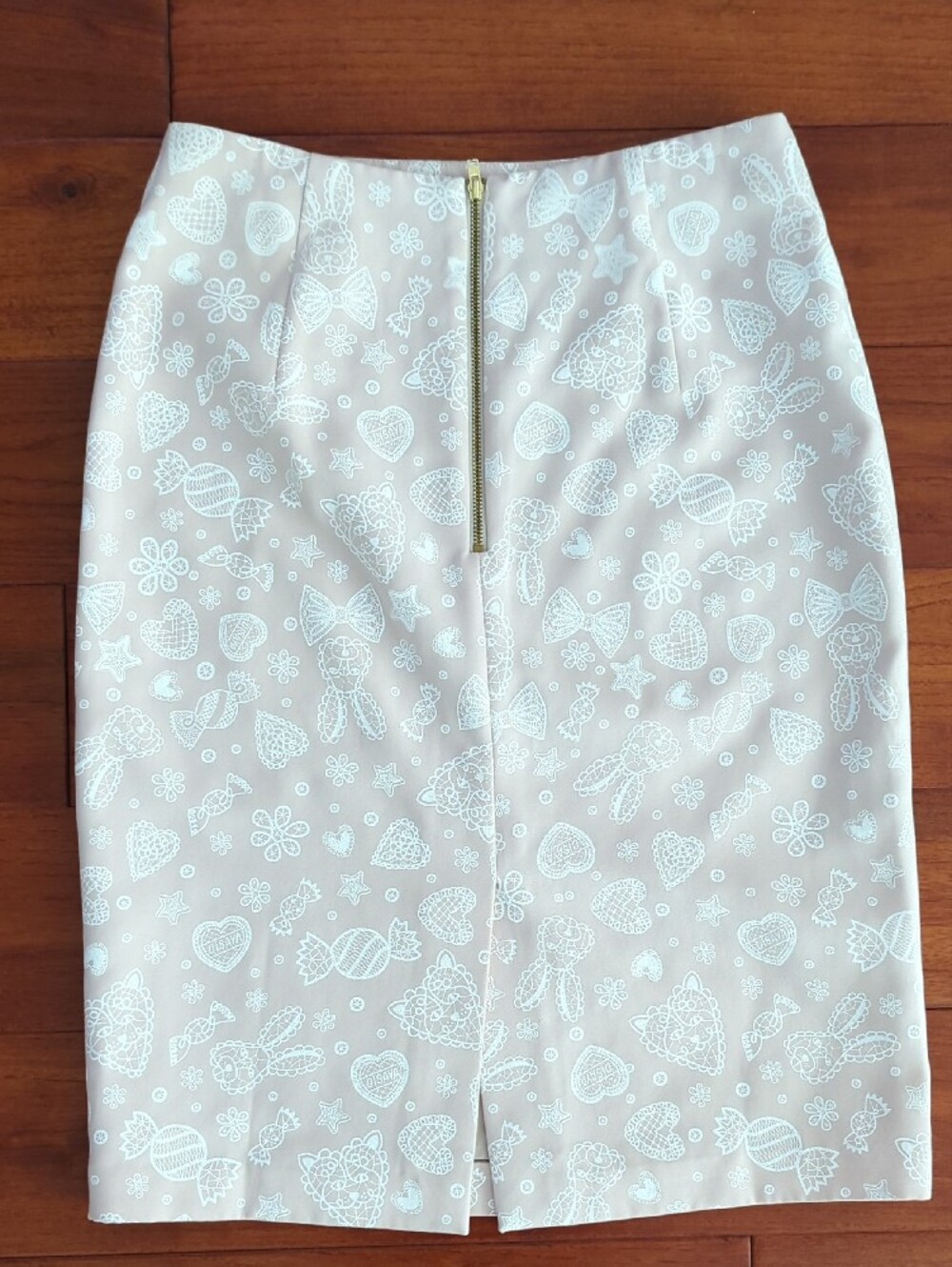 Disaya Beige Pencil Skirt with White Lace Heart & Bow Motif - Picture 2 of 3
